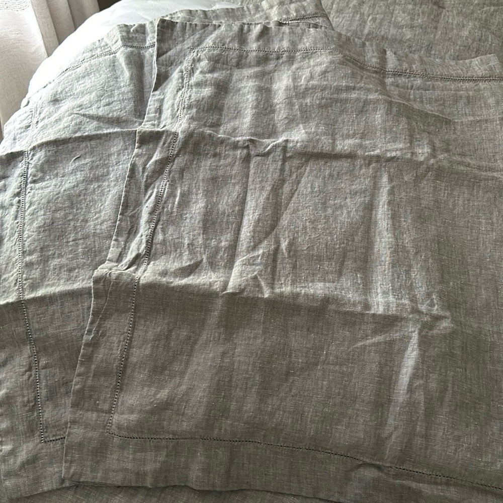 Pottery Barn NWOT King Shams